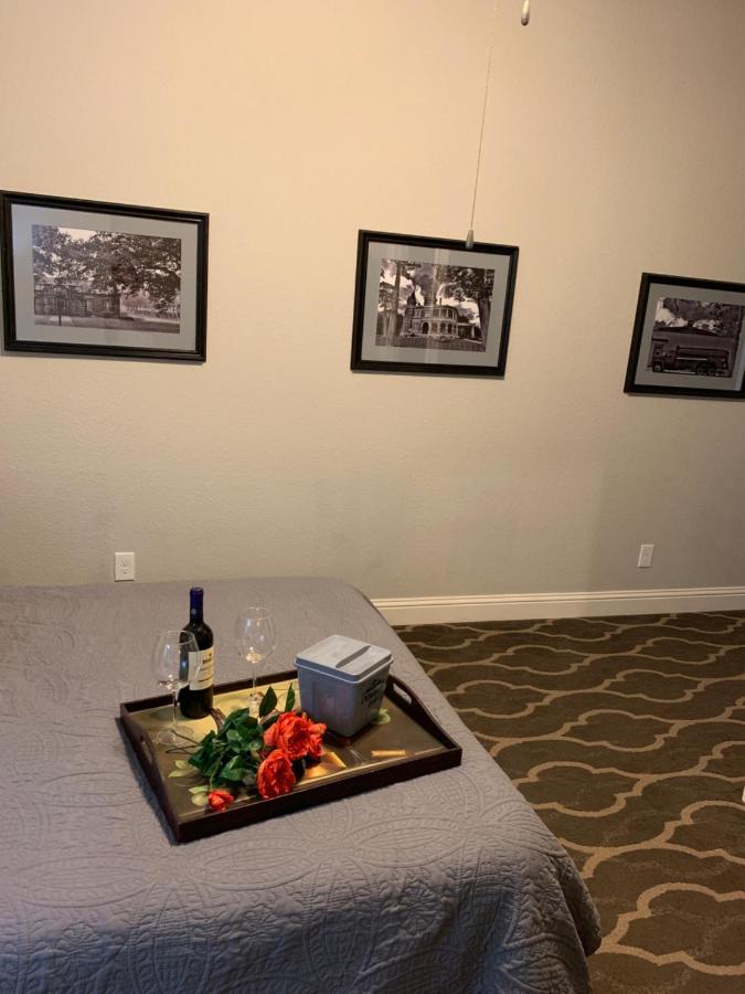 The Dilworth Inn Gonzales ภายนอก รูปภาพ